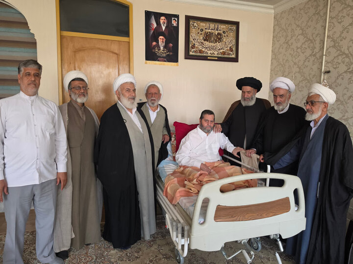 تصاویر/ دیدار اساتید مدرسه علمیه آیت‌الله یثربی(ره) کاشان با دو نفر از آزادگان سرافراز