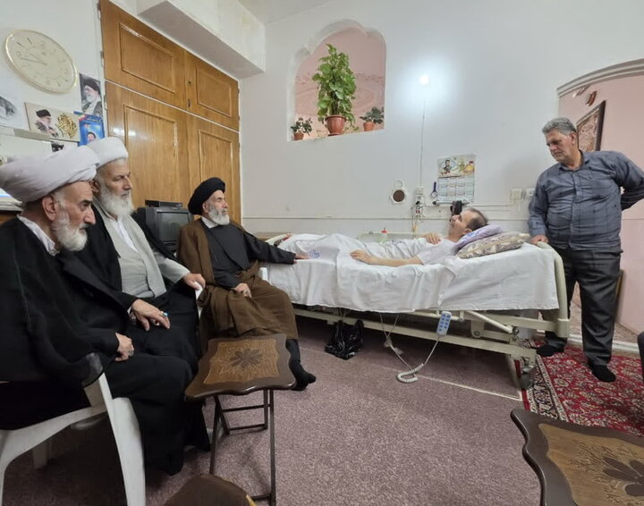 تصاویر/ دیدار اساتید مدرسه علمیه آیت‌الله یثربی(ره) کاشان با دو نفر از آزادگان سرافراز