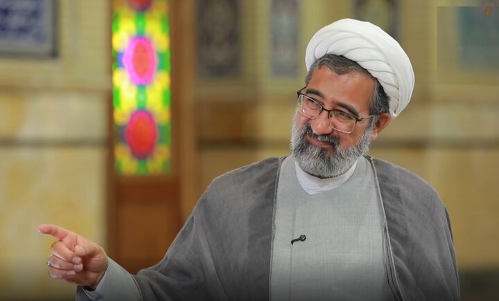 نخستین گام در یاری امام عصر(عج) حذف «من» و خودخواهی از زندگی است