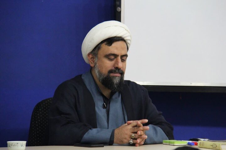 طلبه تراز قرآنی باید خودش به متن قرآن متصل باشد