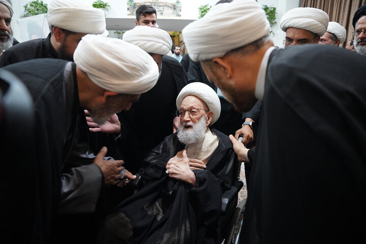 سنگ تمام مردم قم در بزرگداشت چهلمین روز تدفین آقای شهید ایران