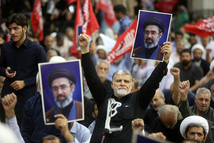 سنگ تمام مردم قم در بزرگداشت چهلمین روز تدفین آقای شهید ایران