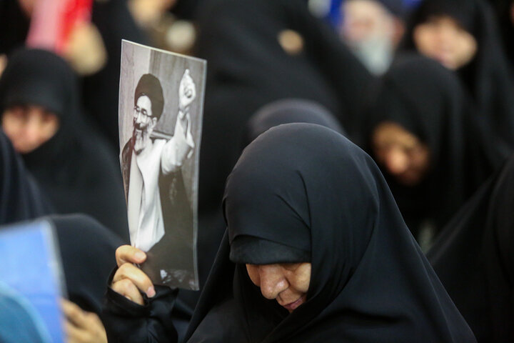 سنگ تمام مردم قم در بزرگداشت چهلمین روز تدفین آقای شهید ایران