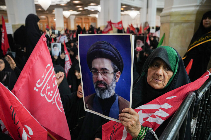 سنگ تمام مردم قم در بزرگداشت چهلمین روز تدفین آقای شهید ایران