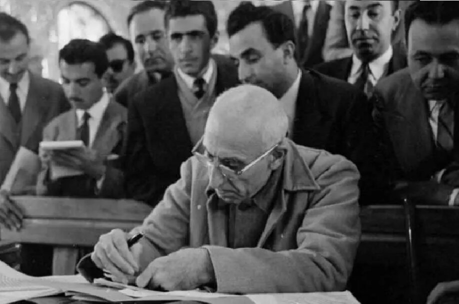کودتای ۲۸ مرداد، دوسال پیش از وقوع توسط ایرانشناس مشهور انگلیسی پیشنهاد شد