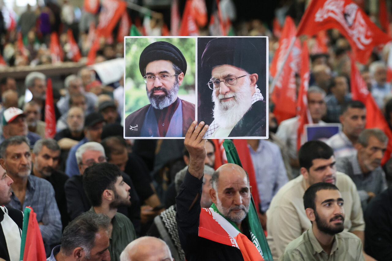 رہبرِ انقلاب شہید سید علی خامنہ ای (رح) کی منفرد خصوصیات(قسط13)