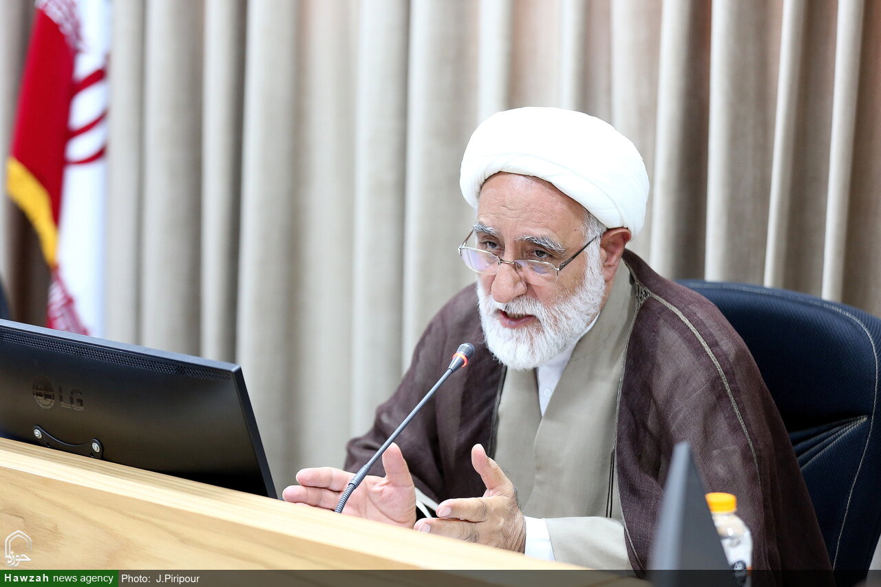 آموزش حوزه در هیچ شرایطی نباید تعطیل شود/ مدارس علمیه قم باید به سمت «عالی شدن» حرکت کنند