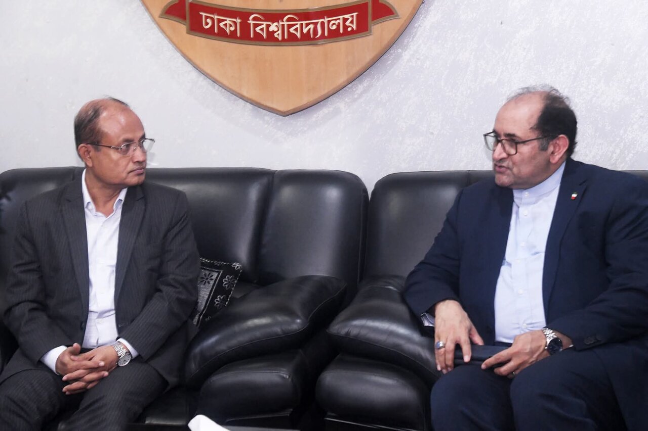 ঢাবি উপাচার্যের সঙ্গে ইরানের রাষ্ট্রদূতের সাক্ষাৎ: একাডেমিক সম্পর্ক জোরদারে গুরুত্বারোপ