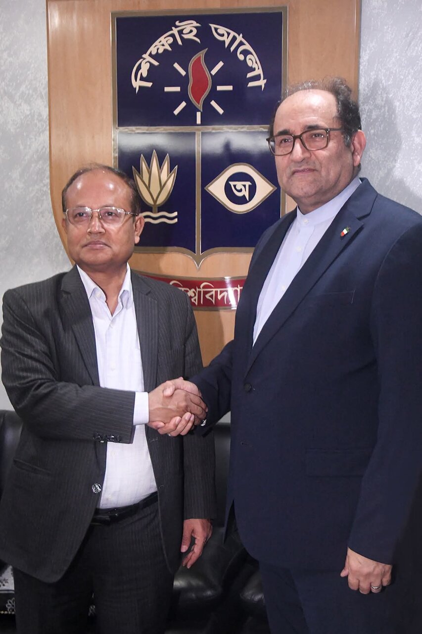ঢাবি উপাচার্যের সঙ্গে ইরানের রাষ্ট্রদূতের সাক্ষাৎ: একাডেমিক সম্পর্ক জোরদারে গুরুত্বারোপ