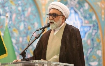 مطالعه گسترده و جامع‌نگری از ویژگی‌های شاخص رهبر شهید انقلاب بود