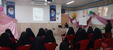 برگزاری دورهمی دخترانه «با تو در عهدیم تا عصر ظهور» در مدرسه علمیه خواهران نائین