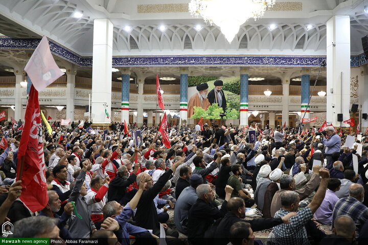 مراسم أربعينية تشييع قائد الثورة الشهيد آية الله العظمى الخامنئي في مرقد السيدة فاطمة المعصومة (عليها السلام)