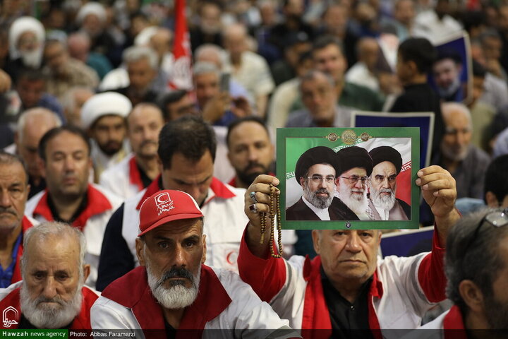مراسم أربعينية تشييع قائد الثورة الشهيد آية الله العظمى الخامنئي في مرقد السيدة فاطمة المعصومة (عليها السلام)