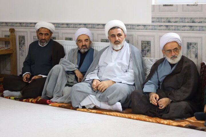 تصاویر/ جلسه جامعه روحانیت بخش دودانگه ساری با حضور نماینده ولی فقیه در مازندران