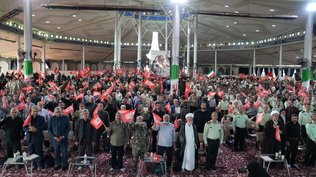 آیت الله محسن اراکی امروز در جمع مردم اراک و در مراسم اربعین تشییع و تدفین پیکر مطهر آقای شهید ایران در مصلی بیت المقدس