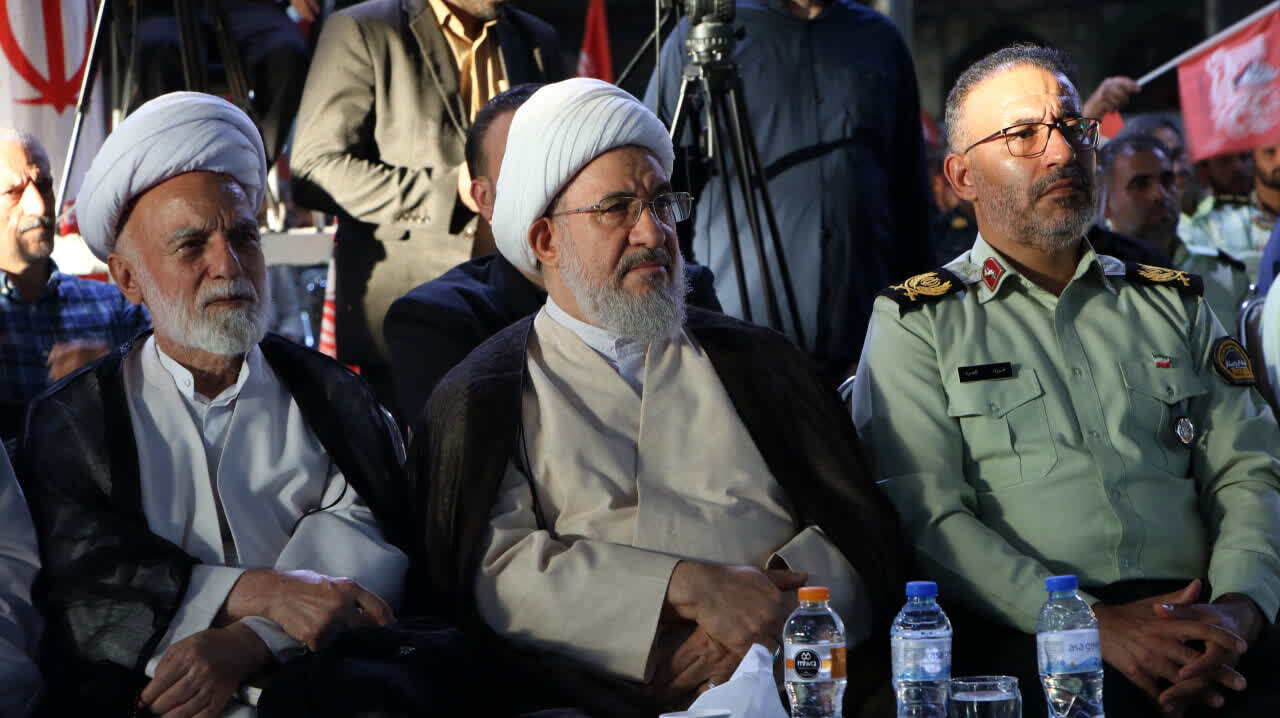 آیت الله محسن اراکی امروز در جمع مردم اراک و در مراسم اربعین تشییع و تدفین پیکر مطهر آقای شهید ایران در مصلی بیت المقدس