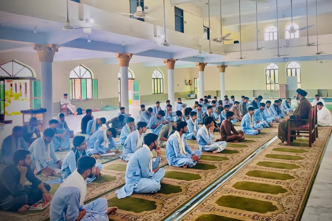 جامعہ جعفریہ جنڈ میں علمی و روحانی نشست، طلاب کو علم کی اہمیت پر درسِ اخلاق