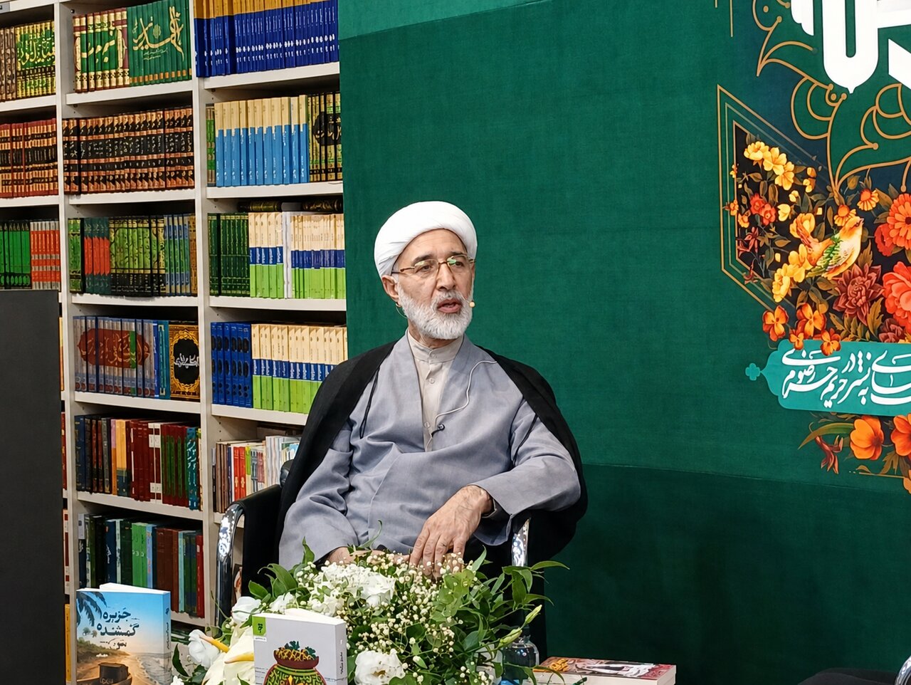 حوزه‌های علمیه از ظرفیت ادبیات داستانی برای تبلیغ دین استفاده کنند