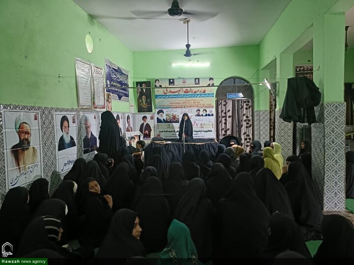 Célébration du quarantième jour du martyre du Guide de la Révolution à l’école Bint al-Hoda en Inde