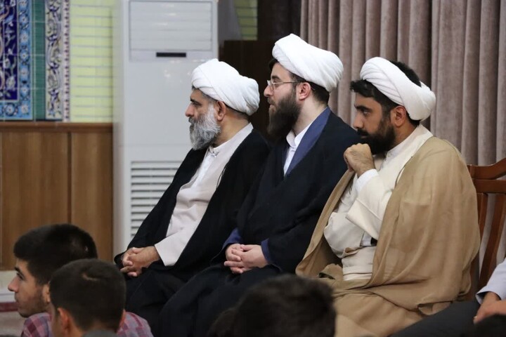 تصاویر / حضور طلاب جدیدالورود حوزه علمیه آذربایجان شرقی در گلزار شهدای تبریز