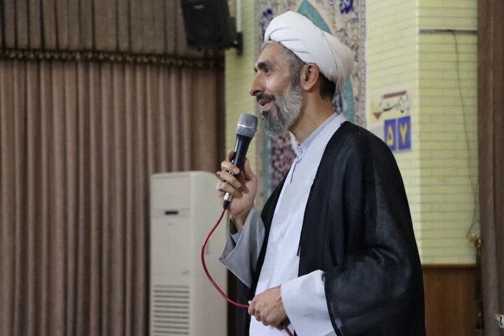 تصاویر / حضور طلاب جدیدالورود حوزه علمیه آذربایجان شرقی در گلزار شهدای تبریز