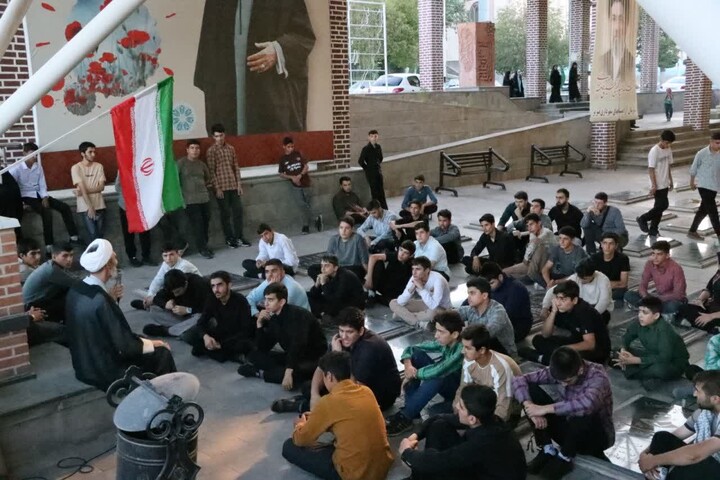 تصاویر / حضور طلاب جدیدالورود حوزه علمیه آذربایجان شرقی در گلزار شهدای تبریز