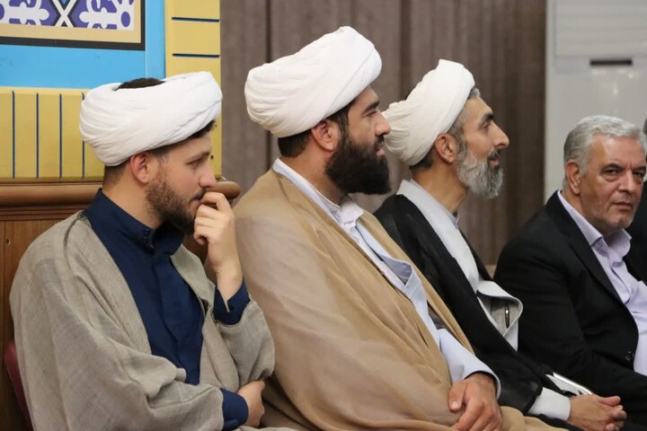 تصاویر / حضور طلاب جدیدالورود حوزه علمیه آذربایجان شرقی در گلزار شهدای تبریز