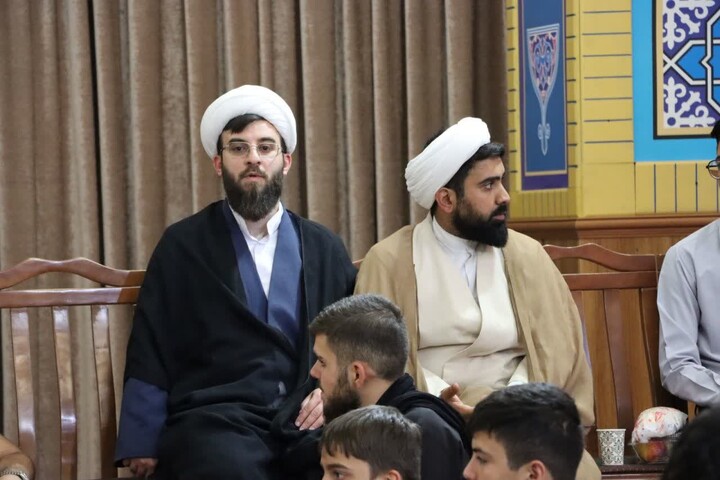 تصاویر / حضور طلاب جدیدالورود حوزه علمیه آذربایجان شرقی در گلزار شهدای تبریز