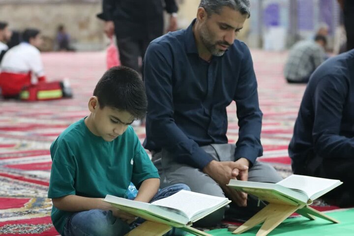 تصاویر/  مراسم محفل انس با قرآن و بزرگداشت چهلمین روز تدفین رهبر شهید در مصلای ساری