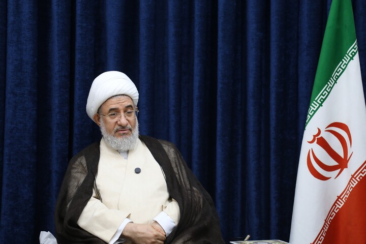 تصاویر/ دیدار اعضای ستاد برگزاری همایش تجلیل از خدمات علمی آیت الله موسوی جزایری با آیت الله اراکی