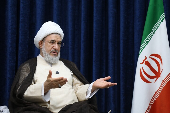 تصاویر/ دیدار اعضای ستاد برگزاری همایش تجلیل از خدمات علمی آیت الله موسوی جزایری با آیت الله اراکی