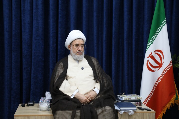تصاویر/ دیدار اعضای ستاد برگزاری همایش تجلیل از خدمات علمی آیت الله موسوی جزایری با آیت الله اراکی