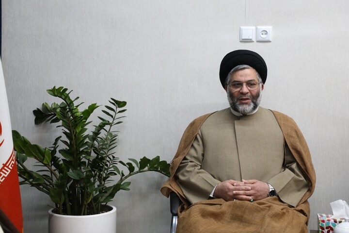 تصاویر/ دیدار اعضای ستاد برگزاری همایش تجلیل از خدمات علمی آیت الله موسوی جزایری با آیت الله اراکی