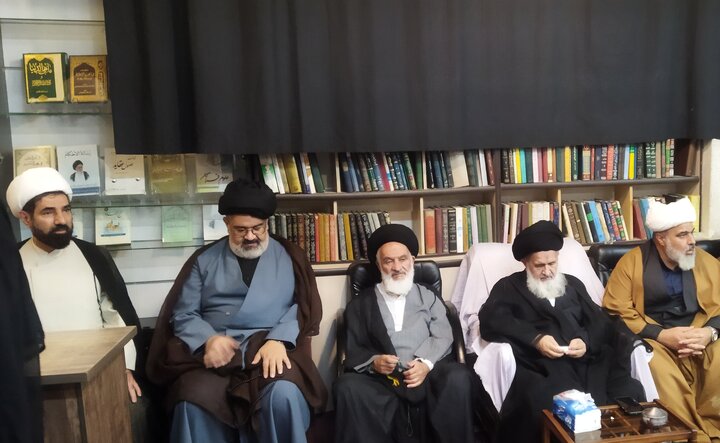 تصاویر/ اجتماع حوزویان در اربعین تدفین امام شهید در مدرسه علمیه امام القائم(عج)