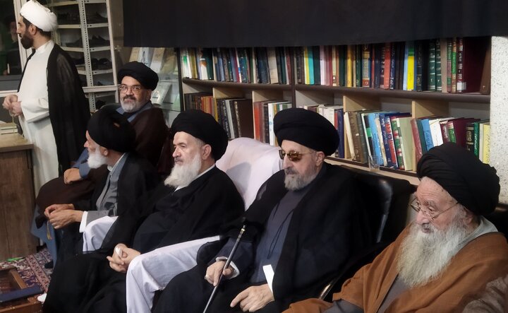 تصاویر/ اجتماع حوزویان در اربعین تدفین امام شهید در مدرسه علمیه امام القائم(عج)