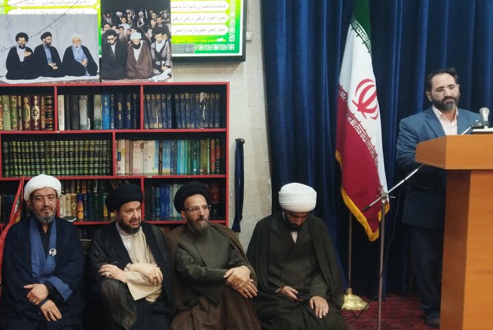 تصاویر/ اجتماع حوزویان در اربعین تدفین امام شهید در مدرسه علمیه امام القائم(عج)
