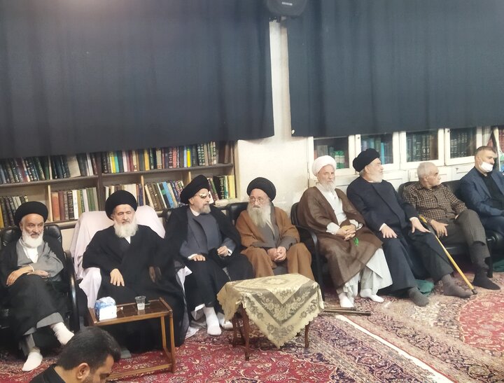 تصاویر/ اجتماع حوزویان در اربعین تدفین امام شهید در مدرسه علمیه امام القائم(عج)