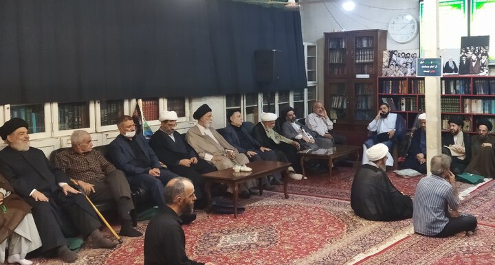 تصاویر/ اجتماع حوزویان در اربعین تدفین امام شهید در مدرسه علمیه امام القائم(عج)