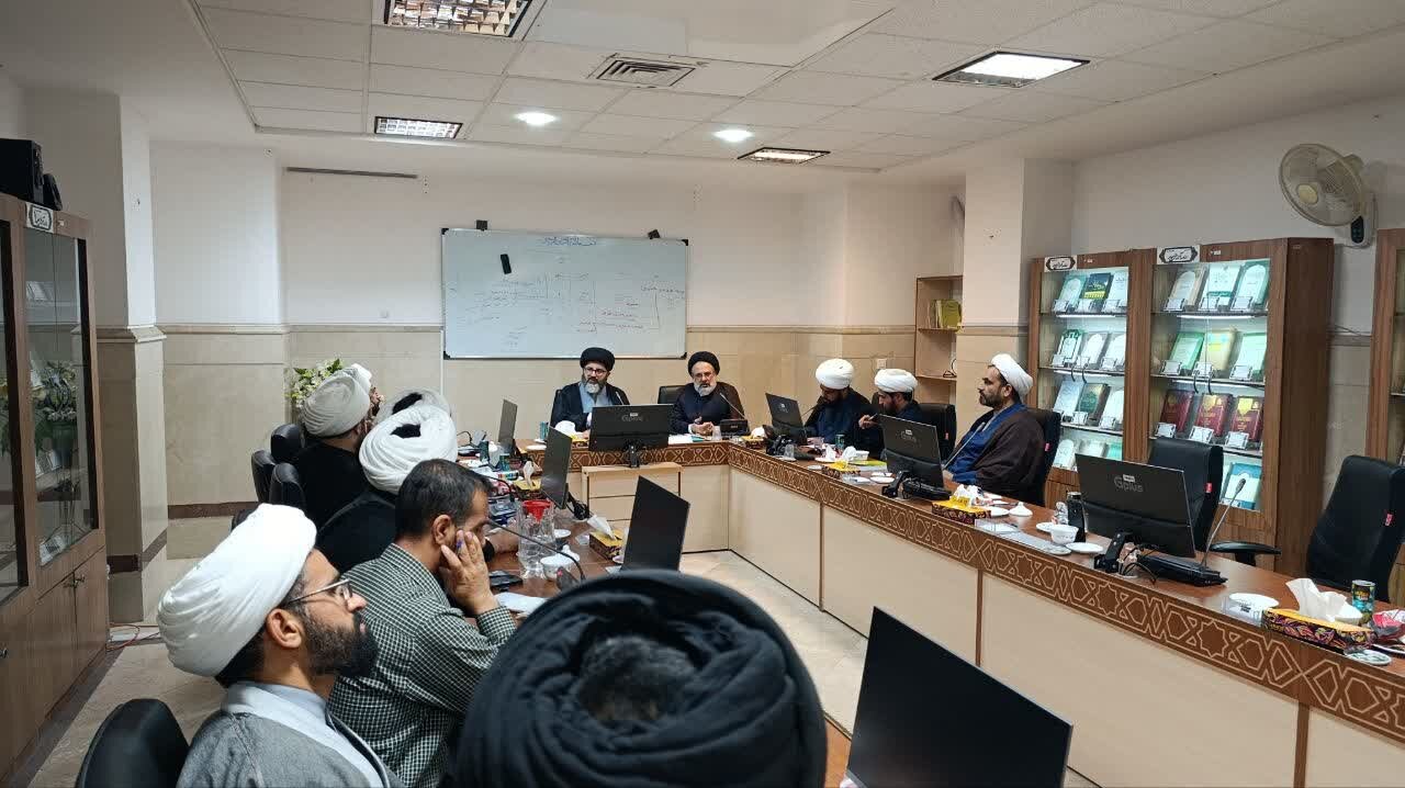 آسیب‌ها و فرصت‌های تبلیغ بین‌الملل در اربعین بررسی شد/ تأکید بر تبدیل زائر به حامل معرفت و گفتمان مقاومت