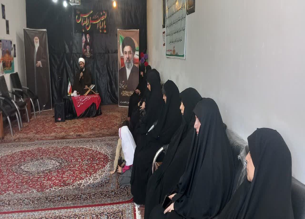 مراسم چهلم رهبر شهید در مدرسه علمیه فاطمیه سراب برگزار شد