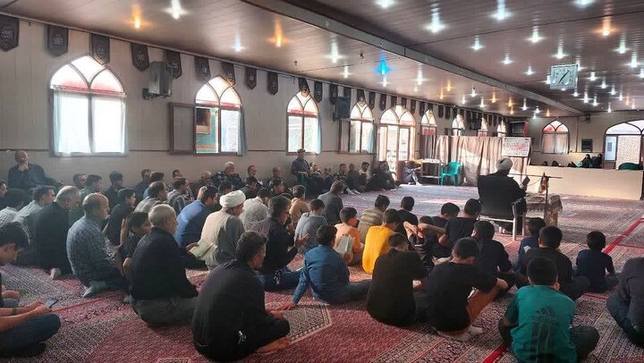 تصاویر/ آیین چهلمین روز تدفین رهبر شهید در‌ مدرسه علمیه امیرالمؤمنین علی (ع) آران و بیدگل
