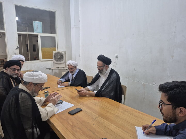 تصاویر/ جلسه دفاعیه تحقیق پایانی طلبه مدرسه علمیه آیت‌الله مصطفوی (ره)