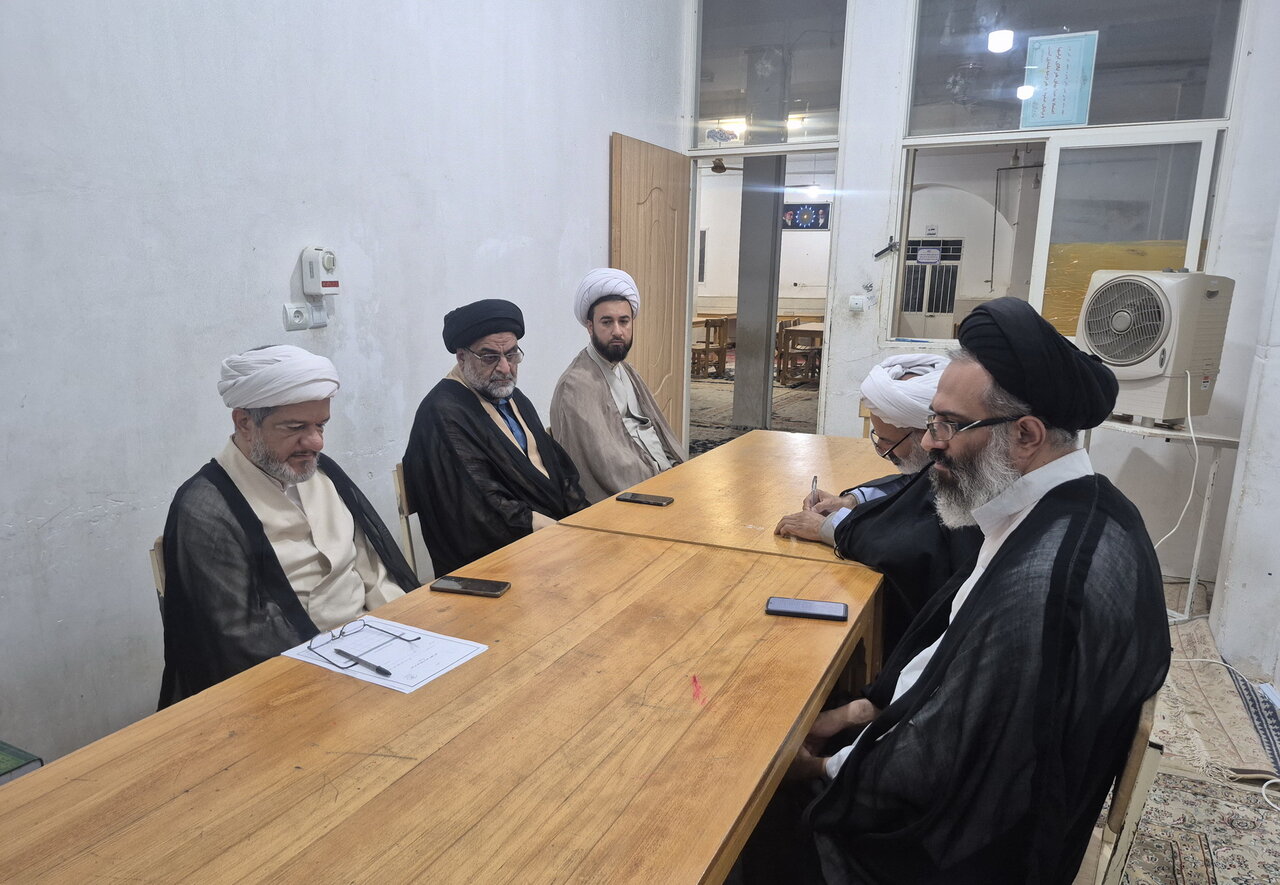 طلبه مدرسه علمیه آیت‌الله مصطفوی(ره) کاشان از تحقیق پایانی خود دفاع کرد