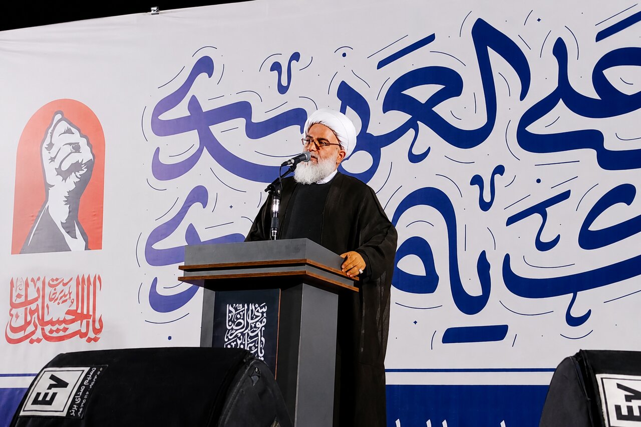 بصیرت و استقامت مردم سرمایه جامعه منتظر است/ انقلاب اسلامی ظرفیت تربیت نسل منتظر را دارد