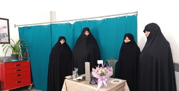 تجلیل مدیر جامعه‌الزهرا سلام‌الله‌علیها از پزشک همراه طلاب