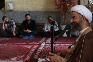 ضرورت شناخت مکتب امام خمینی(ره) و ارتباط قلبی طلاب با امام زمان(عج)