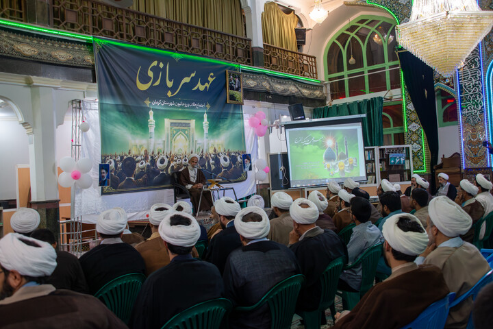 فیلم| مراسم بیعت طلاب کرمان در سالروز آغاز امامت امام زمان (عج)