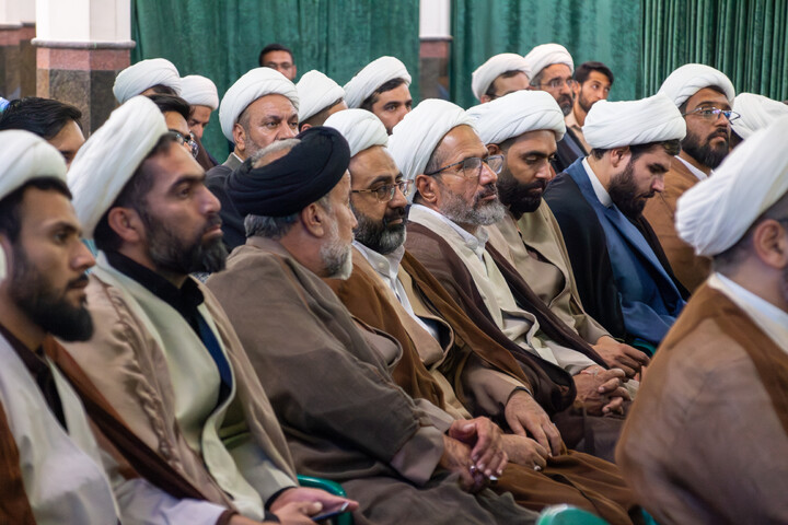تصاویر/ مراسم بیعت طلاب کرمان در سالروز آغاز امامت امام زمان (عج)