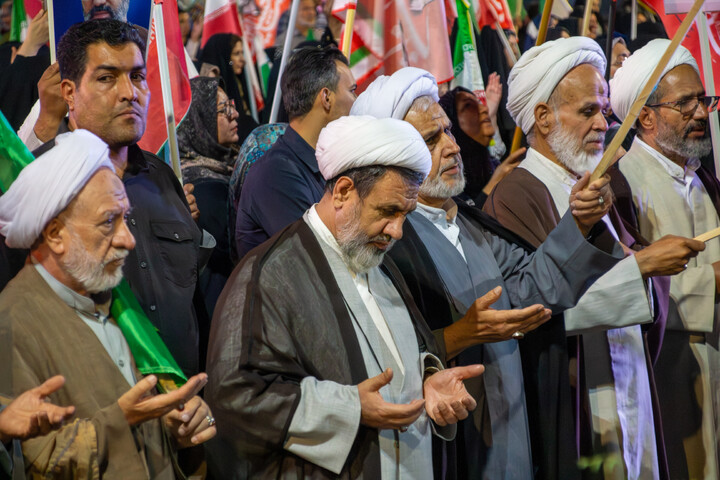 تصاویر/ مراسم بیعت طلاب کرمان در سالروز آغاز امامت امام زمان (عج)
