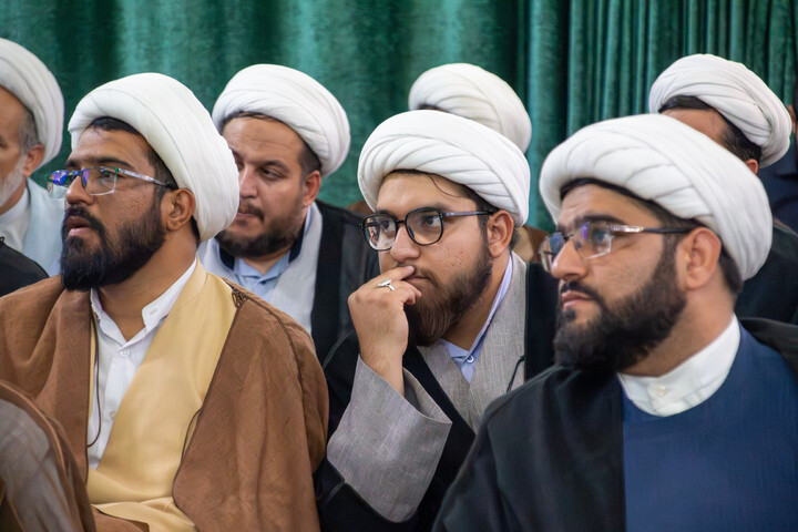 تصاویر/ مراسم بیعت طلاب کرمان در سالروز آغاز امامت امام زمان (عج)